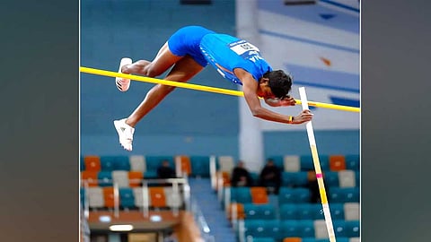 தேசிய அளவிலான போல்வால்ட் போட்டியில் தங்கப்பதக்கம் வென்ற சேலம் பவித்ரா வெங்கடேஷ்.