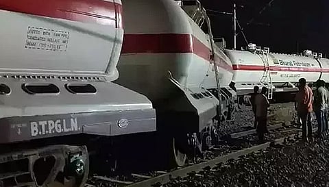 எரிவாயு ஏற்றிச் சென்ற சரக்கு ரயில் தடம் புரண்டது!