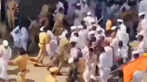 மகாராஷ்டிராவில் வார்காரிஸ் பக்தர்கள் மீது போலீஸார் தடியடி...!