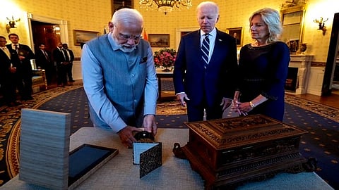 ஜோ பைடனுக்கு கலைநயமிக்க சந்தன பெட்டி ஜில் பைடனுக்கு வைரம் பரிசளித்தார் பிரதமர் மோடி!