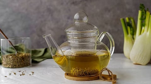 ஆரோக்கியமாக இருக்க பெண்கள் கட்டாயம் இந்த டீ மட்டும் குடிங்கள் போதும்!