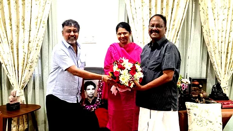 டைரக்டர் என்.லிங்குசாமி - கனிமொழி எம்.பி திடீர் சந்திப்பு!