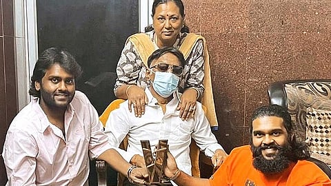 விஜயகாந்திற்கு கொரோனா உறுதி.. வெண்டிலேட்டரில் சிகிச்சை.. போலீசார் குவிப்பு!