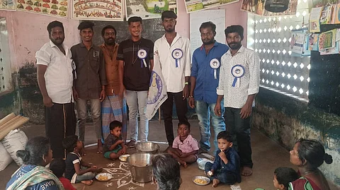 நடிகர் விஜய் பிறந்தநாள்.. அலங்காநல்லூரில் குழந்தைகளுக்கு அன்னதானம் வழங்கிய ரசிகர்கள்!
