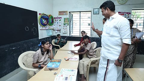 அரசுப் பள்ளியில் அமைச்சர் அன்பில் திடீர் ஆய்வு; மாணவர்கள் மகிழ்ச்சி, ஆசிரியர்கள் அதிர்ச்சி!