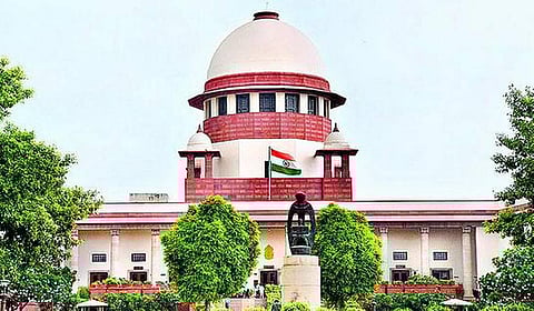 மெரினா கடலில் பேனா நினைவுச் சின்னம் அமைப்பதற்கு எதிரான வழக்கை தள்ளுபடி செய்தது உச்ச நீதிமன்றம்!