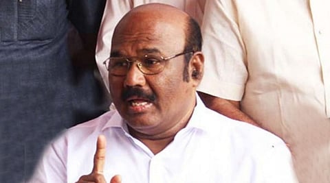 ‘யாரை சேர்த்தாலும் சேர்ப்போம்; இவர்களை மட்டும் சேர்க்க மாட்டோம்’ ஜெயக்குமார் காட்டம்!