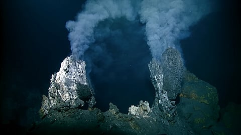 இந்தியப் பெருங்கடலில் ராட்சத ஈர்ப்புத் துளை கண்டுபிடிப்பு.