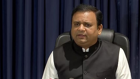 மகாராஷ்டிரம்: 54 எம்.எல்.ஏ.க்களுக்கு பேரவைத் தலைவர் நோட்டீஸ்!