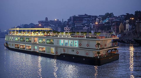 சரயு நதிக்கரை ஆரத்தியை கண்டு ரசிக்க சொகுசு கப்பல்!