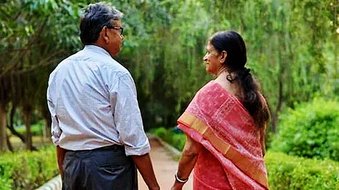 ஓய்வு பெற்ற கணவருக்கு...
