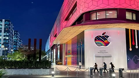 உச்சத்தை அடைந்த  ஆப்பிள் நிறுவனத்தின் பங்குகள்!