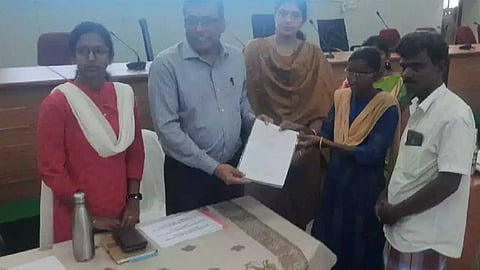 பெற்றோரை இழந்த சேலம் மாற்றுத்திறன் மாணவிக்கு அரசின் பசுமை வீட்டு திட்டத்தில் வீடு!