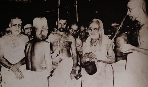 ‘அம்பாள் வேறு மகாபெரியவர் வேறு கிடையாதே!’