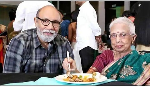 தாயுடன் சத்யராஜ்