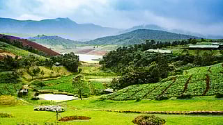 மழைக்கால சுற்றுலா போறீங்களா? இந்த 10 விஷயங்களில் கவனமாயிருங்க!