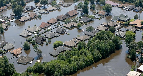 அமெரிக்காவை புரட்டிப் போட்ட இடாலியா புயல்!