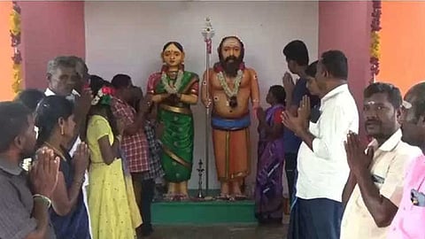 தாத்தா பாட்டிக்கு சிலையுடன் கோவில்!