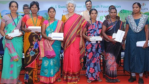 நூறு கடலோர கிராமம்; ஆறாயிரம் மீனவப் பெண்கள் பயன்பெறும் ’பெண்கள் இணைப்புத் திட்டம்’ தொடக்கம்!