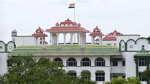 நீதிமன்ற அவமதிப்பு வழக்கில் அரசு செயலாளரின் சிறை தண்டனை நிறுத்தி வைப்பு!