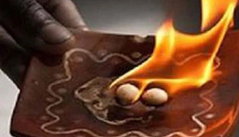 பூஜையின்போது கற்பூரம் ஏன் ஏற்றப்படுகிறது தெரியுமா?