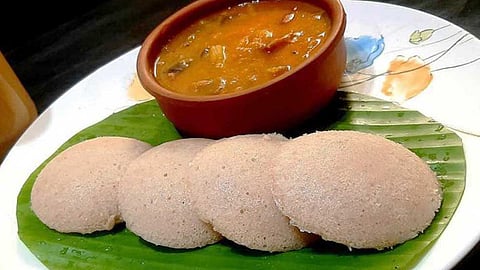 இன்ஸ்டன்ட் அவல் இட்லி செய்வது எப்படி? வாங்க பார்க்கலாம் !