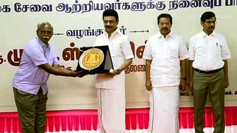 உயிர் காக்க உதவும் சாதனையாளர்!