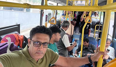 அரசுப் பேருந்தில் பயணம் செய்த பிரபல கிரிக்கெட் வீரர் அனில் கும்ப்ளே!