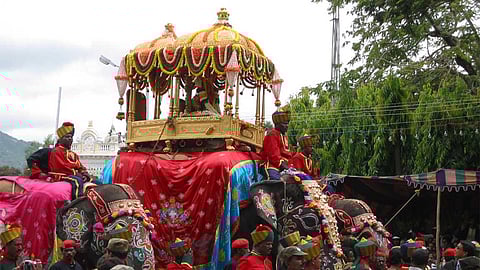 தங்க அம்பாரி!
