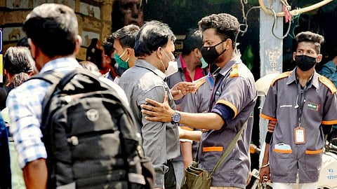 குப்பைகள் கொட்டினால் அபராதம் ரூ 3000/-