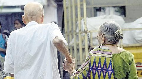 அன்புப் பாலம்: தாத்தா - பாட்டி; பேரன் - பேத்தி!