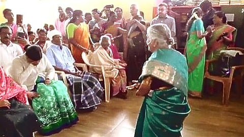 Nilagiri collector M. Aruna IAS Crying
