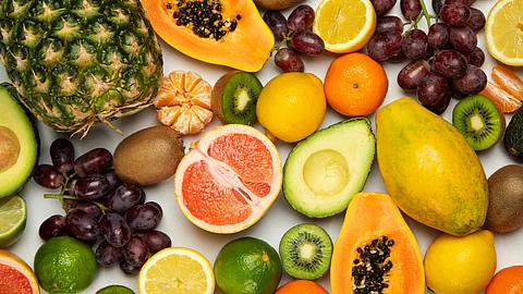 Fruits must be eaten in winter.