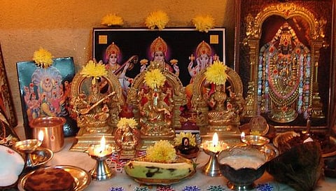 பூஜையறையில் எதுபோன்ற கடவுள் சிலையை வழிபட்டால் பலன் கிடைக்கும்?