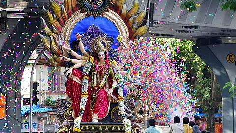 மும்பை மாநகரில் நவராத்திரி கொண்டாட்டம்!