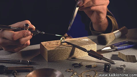 Jewelry workers affected by Gold price hike.