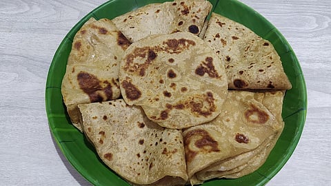 There are many benefits of eating chapati with jaggery