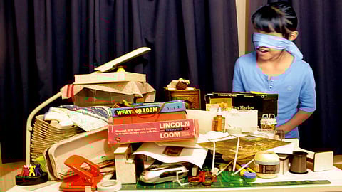 Blindfold! Tell the object by touching it!