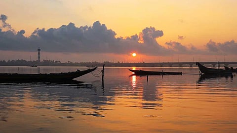 புலிகாட் கடற்கரை...