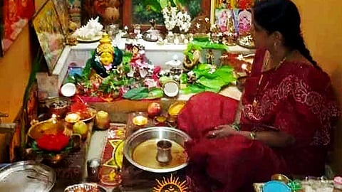 தெய்வங்களை வழிபடுவது...