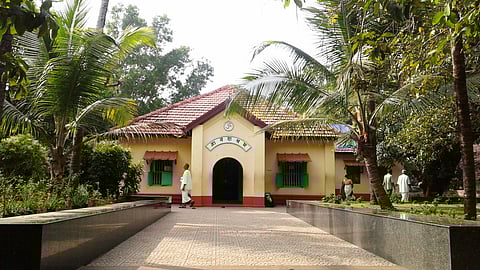 Do you know where there is an ashram for chanting Rama Nama?