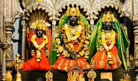 Pon Vanna Meesaiyudan Arulum Sri Ramar Engu Irukkiraar Theriyumaa?