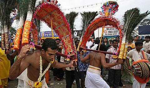 Kadal Kadanthu Sellum Thammampatti Kaavadigalin sirappu