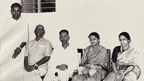 1957ல் எம்.எஸ்.அம்மா - பெரியவர் சதாசிவம் தம்பதியர் ஓவியர் மணியம் கட்டிய புதிய வீட்டிற்கு வந்தபோது…