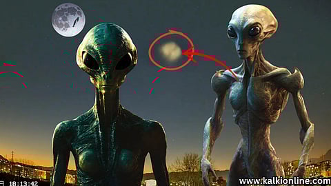 Cloud-like UFO mysteriously floated in Beijing.