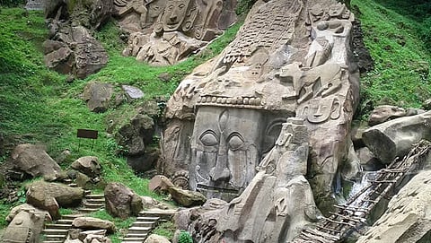 உனக்கோடி பாறை சிற்பம்