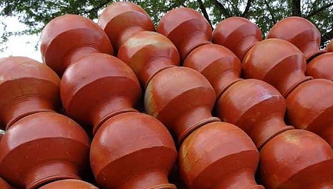 We know the magnificence of earthen pot in summer!