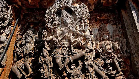How did the modern technology of the time infuse into the temple sculptures of that time?