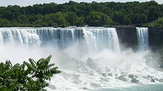 நயாகரா நீர்வீழ்ச்சி...