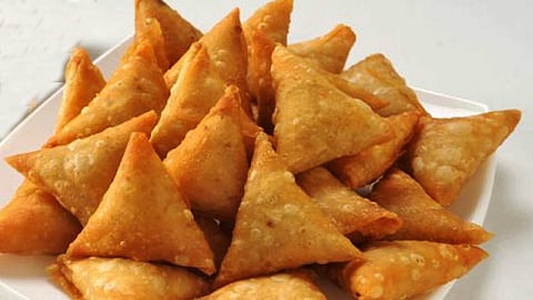 மூங்தால் சமோசா...